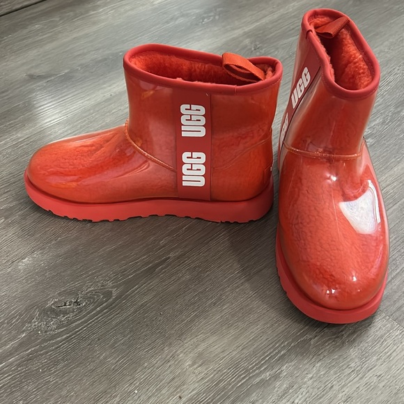 Orange Mini UGG boots. Rain style. - Picture 2 of 3